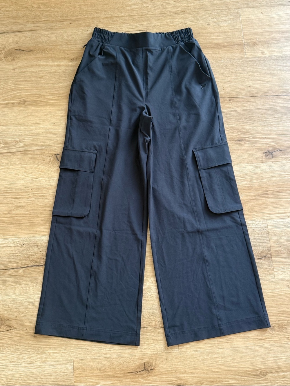 Fabletics Downtown Black Wide-Leg Cargo Pants- XS Short
